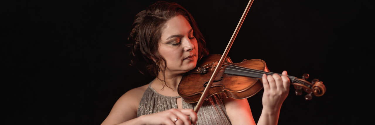 Natalia Demina spielt Violine