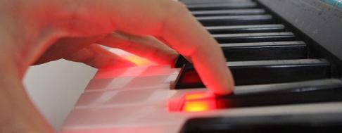 Keyboard spielen mit Lernsystemen: Vor- und Nachteile