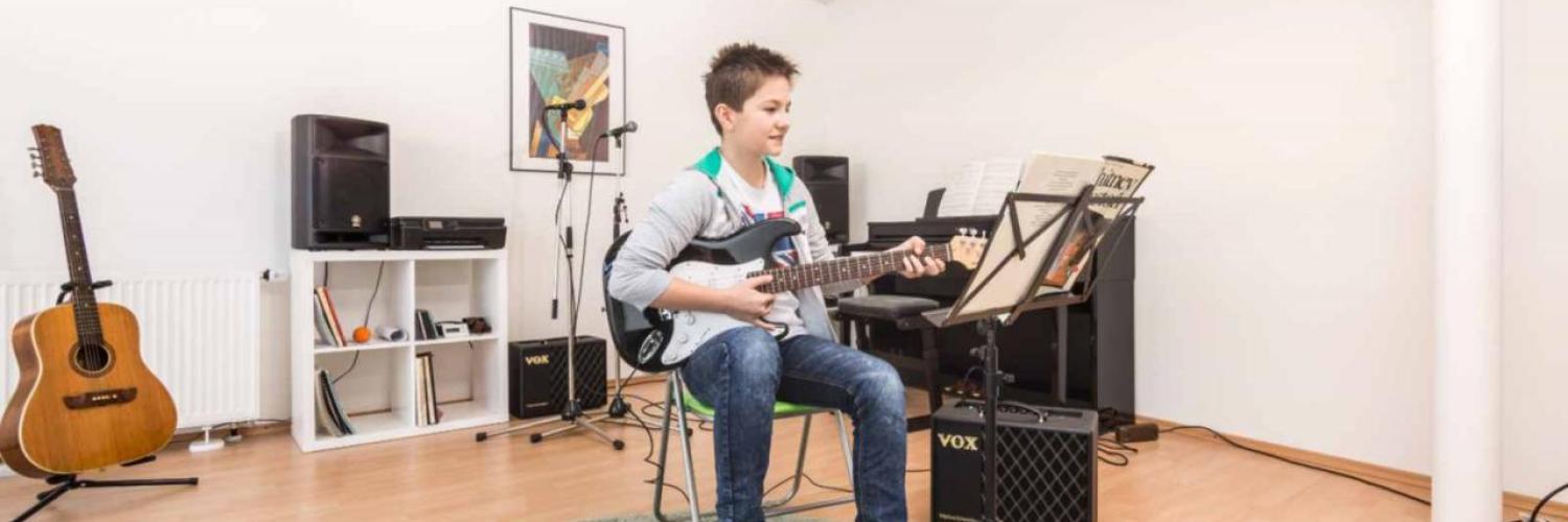 Gitarrenunterricht für akustische und E-Gitarre in der Musikwerkstatt Weingarten