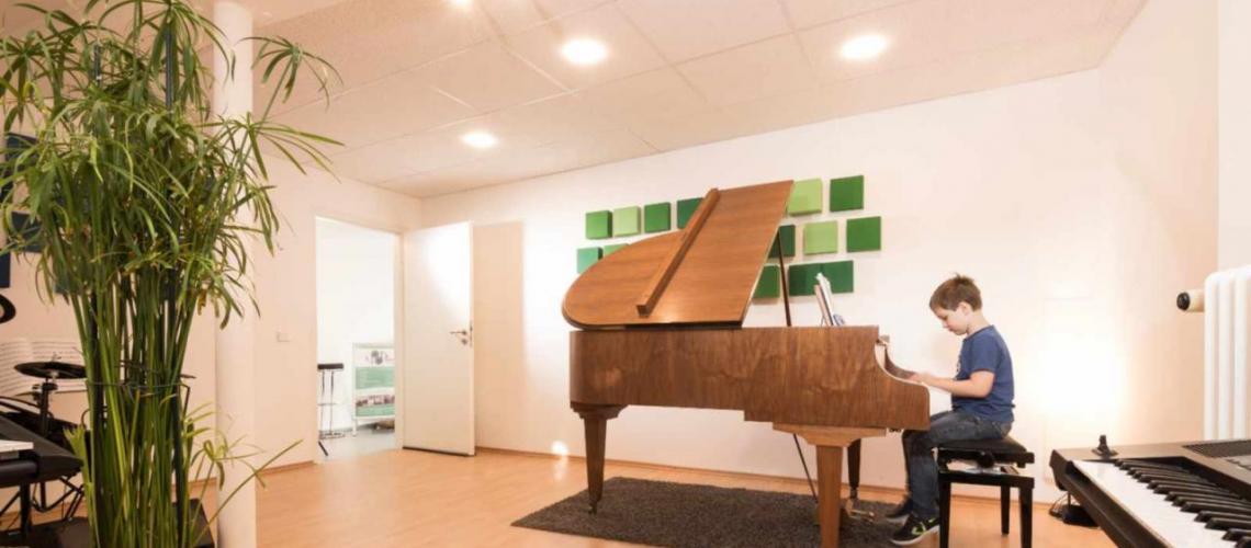 Klavierunterricht in der Musikschule „Musikwerkstatt Weingarten“ Klavierunterricht auf einem Flügel in der Musikwerkstatt Weingarten