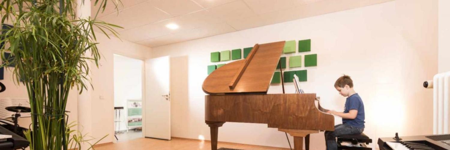 Klavierunterricht auf einem Flügel in der Musikwerkstatt Weingarten