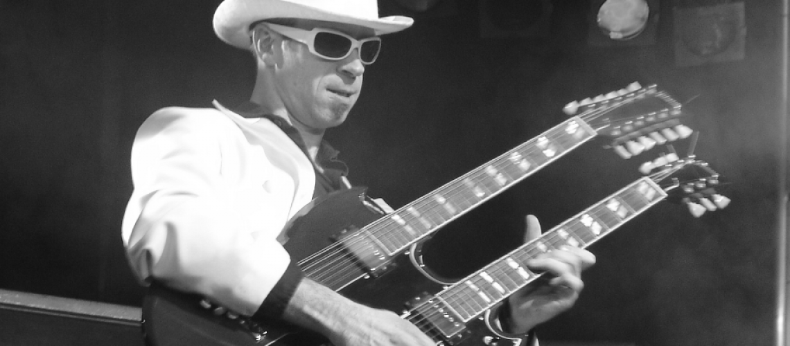 Andreas Vockrodt mit seiner E-Gitarre Andreas Vockrodt mit seiner E-Gitarre