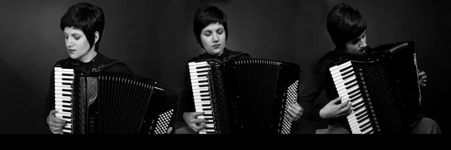 Janina Rüger am Akkordeon