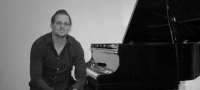 Andreas Czeppel am Klavier